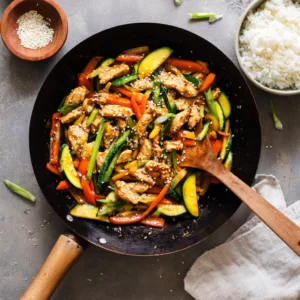 Low FODMAP chicken stir fry in wok