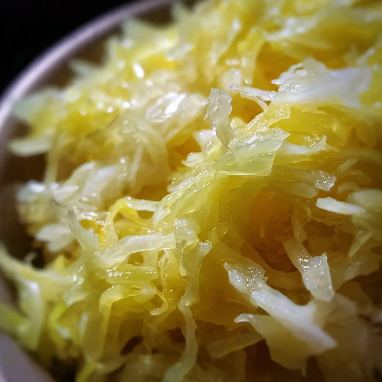 Step-by-step guide to making homemade sauerkraut from fresh cabbage