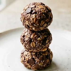 No-bake healthy chocolate bites with nutritious ingredients